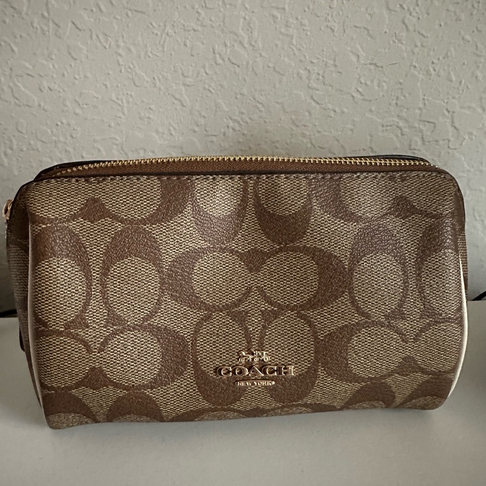 Coach makeup bag in Signature Canvas